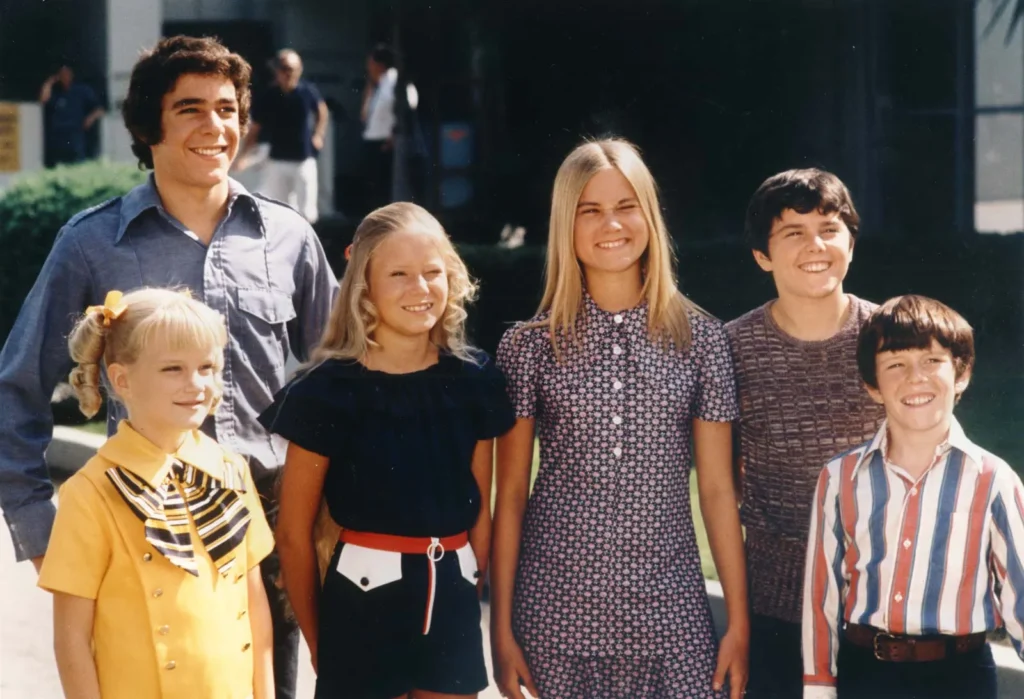 The Brady children standing together in a screen capture from the show The Brady Bunch.
